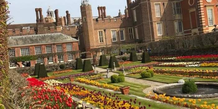LE PALAIS DE HAMPTON COURT