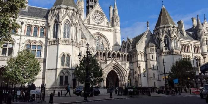 Legal London : The Royal Courts of Justice and the Temple