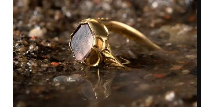 Chelsea : Secrets of The Thames - Mudlarking Exhibition